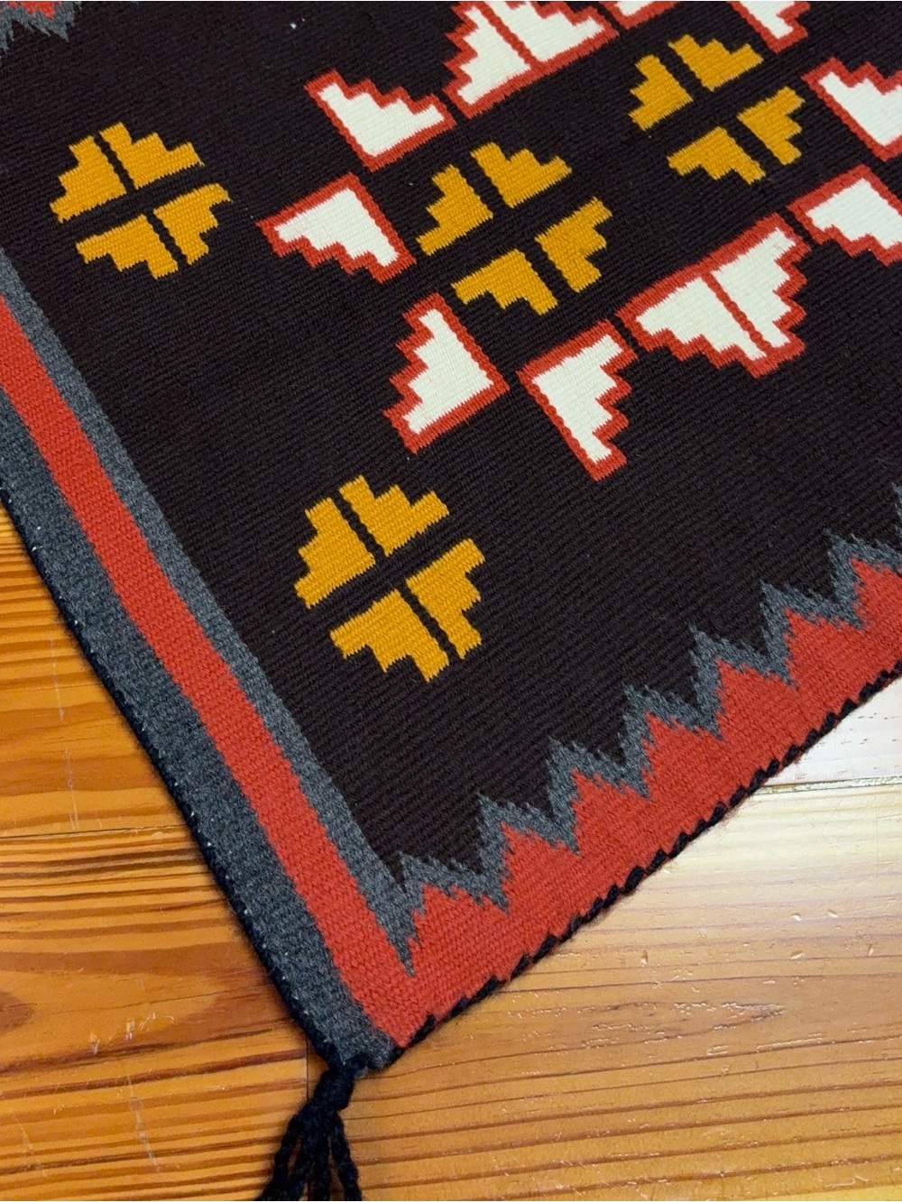 VINTAGE NAVAJO RUG - Picture 4 of 12